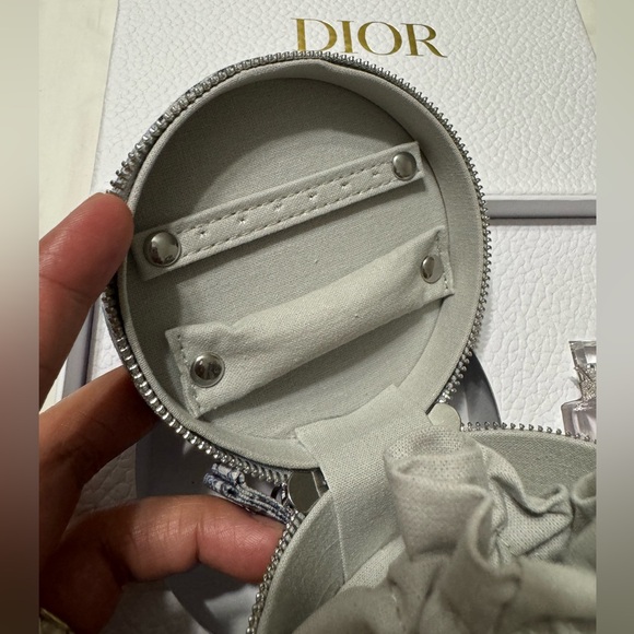 Dior Around the World Jewelry Case with mini Blooming Bouquet perfume. - Picture 6 of 6
